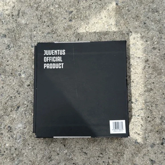 Juventus Official Product Black Logo Coin Pouch Wallet Zippered Case with Box - Picture 2 of 4